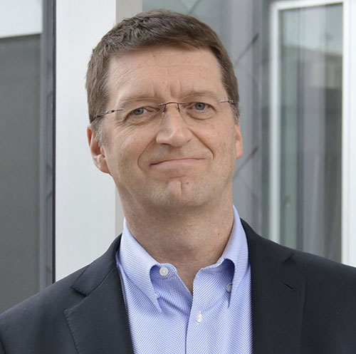 A portrait of Tuomas Sandholm.